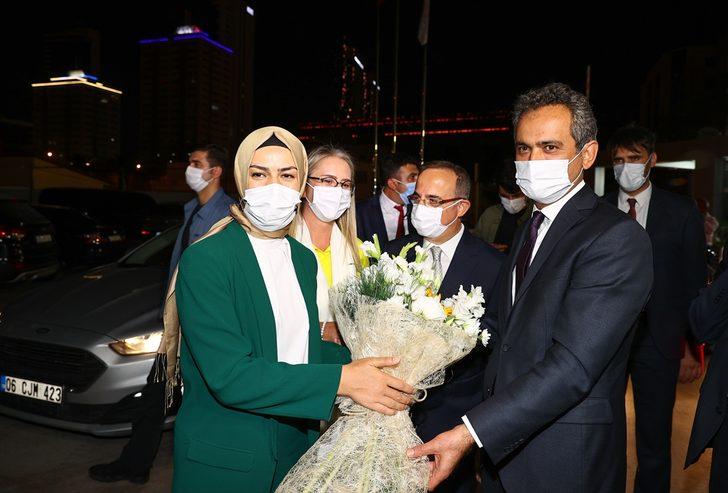 Milli Eğitim Bakanı Mahmut Özer'den AK Parti İzmir İl Başkanlığına ziyaret G2