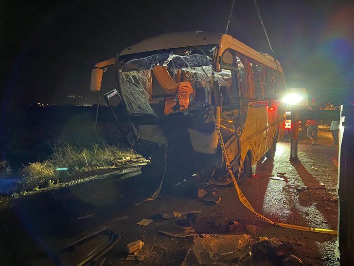 GÜNCELLEME - Manisa'da otomobil ile midibüs çarpıştı: 4 ölü, 6 yaralı G2