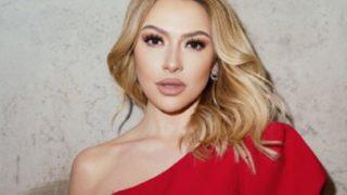 Hadise derin göğüs dekoltesiyle olay oldu