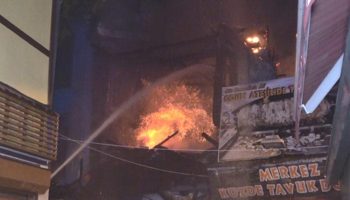 Bursa'da tarihi ahşap bina yangında çöktü: 1 itfaiye eri yaralı