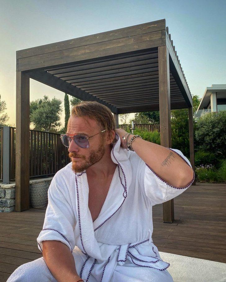 Gözlüğünü taktı bornozuyla sevgilisine poz verdi! Hande Erçel ve Kerem Bürsin peş peşe paylaştı G1