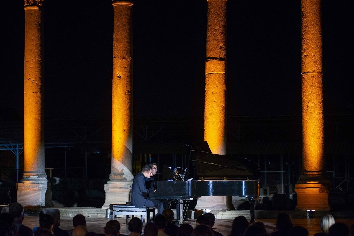 34. Uluslararası İzmir Festivali kapsamında 4 el piyano konseri d&uuml;zenlendi