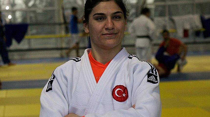 Zeynep Çelik Tokyo'da bronz madalya kazandı