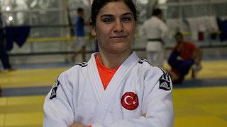 Zeynep Çelik Tokyo'da bronz madalya kazandı