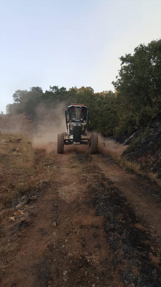 Tunceli kırsalındaki 4 ayrı noktada çıkan örtü yangınlarından üçü söndürüldü