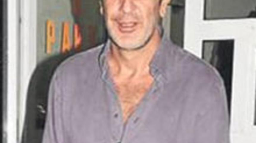 &Uuml;nl&uuml; Sunucu Şaşırttı