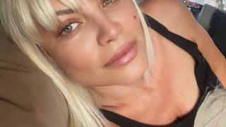 Seray Sever’den mavi bikinili paylaşım