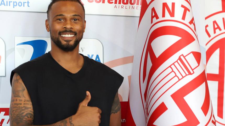 Antalyaspor, Fredy Ribeiro'nun sözleşmesini uzattı  