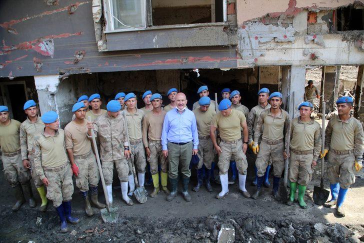 Jandarma sel felaketinden etkilenen Bozkurt'un yaralarını sarmak için canla başla çalışıyor G2