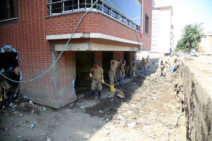 Jandarma sel felaketinden etkilenen Bozkurt'un yaralarını sarmak için canla başla çalışıyor G5