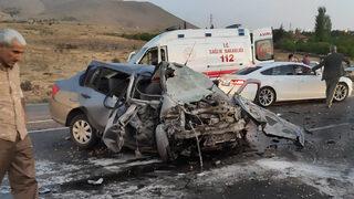 Malatya'da korkunç kaza! İki otomobil kafa kafaya çarpıştı: 1 ölü, 2 yaralı