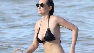 Hepsi birbirinden güzel! İşte futbolcuların güzel eşleri...