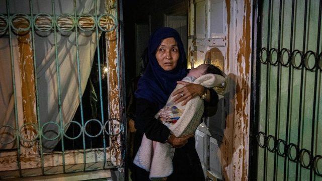 Van'da, düzensiz göçmenlerin kaldığı bir eve baskın sırasında çekilmiş bir fotoğraf