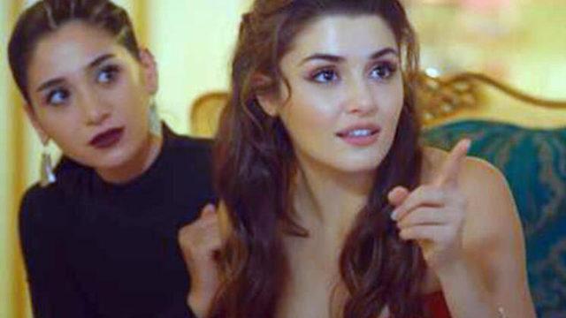 Hande Erçel eski sevgilisiyle aşk yaşayan Sitare Akbaş'ı sildi