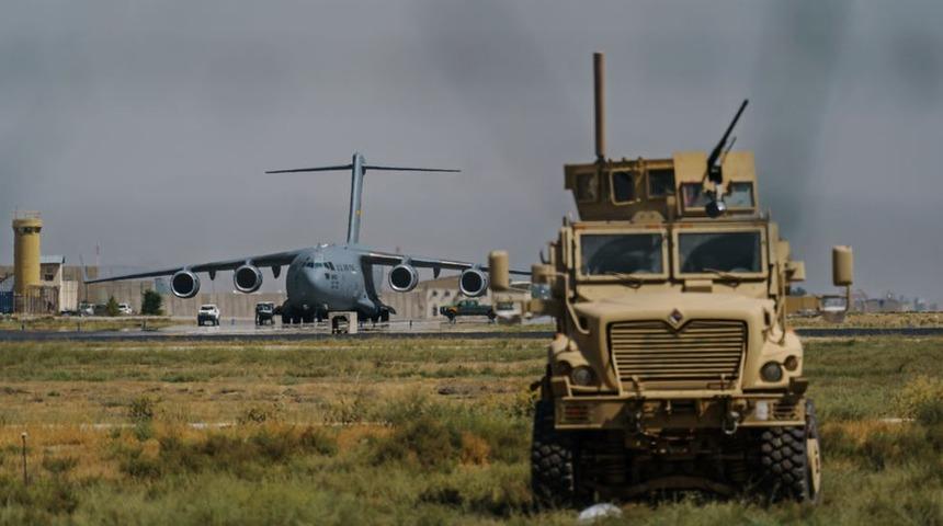 Son Dakika: Kabil'de havalimanına roketli saldırı!