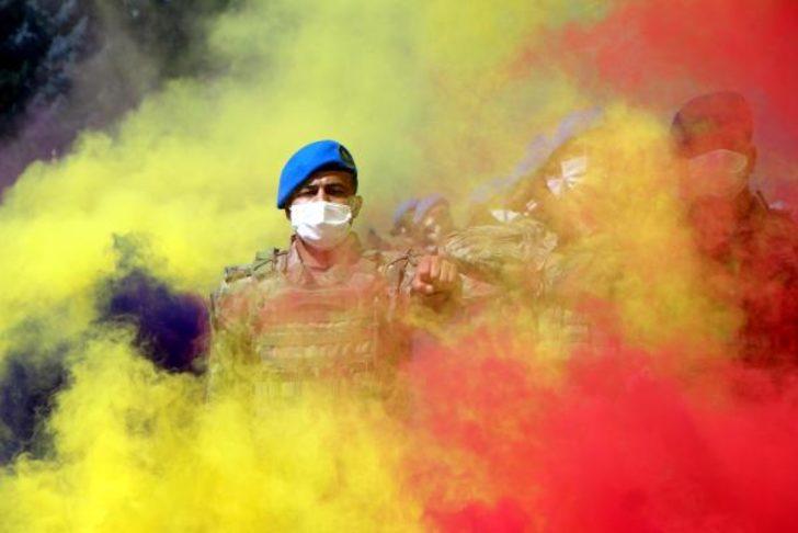 Bolu'daki 30 Ağustos kutlamalarında komandolar marşlarla yürüdü G1