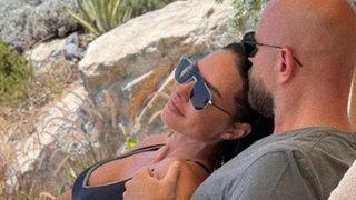 Yasemin Özilhan ile eşi İzzet Özilhan'dan 'Yaza veda' pozu