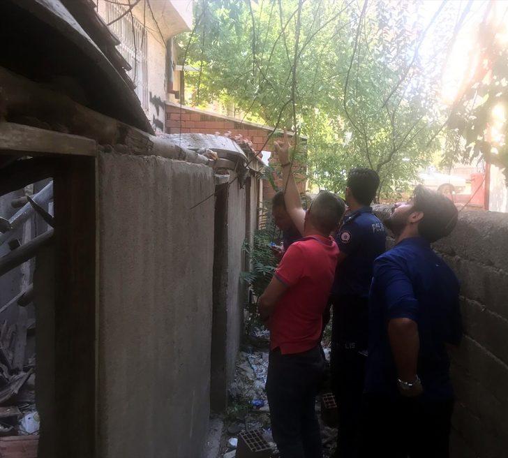 Aksaray'da çarşafları bağlayıp 5. kattaki evlerinin camından inmeye çalışırken düşen genç kız ağır yaralandı G3