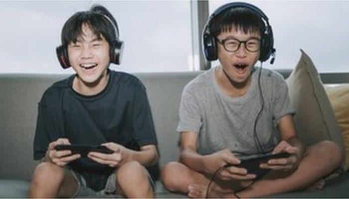 Çin'de çocuklar internetteki oyunları, tatil günlerinde sadece bir saat oynayabilecek