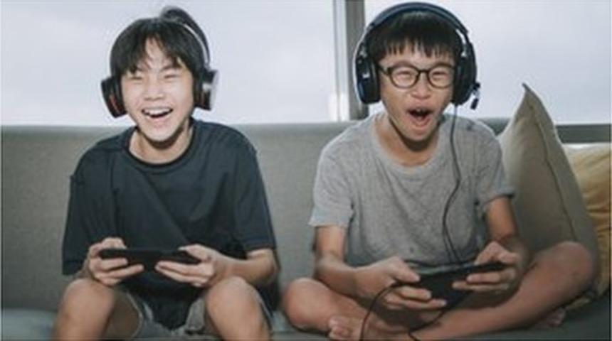 &Ccedil;in'de &ccedil;ocuklar internetteki oyunları, tatil g&uuml;nlerinde sadece bir saat oynayabilecek