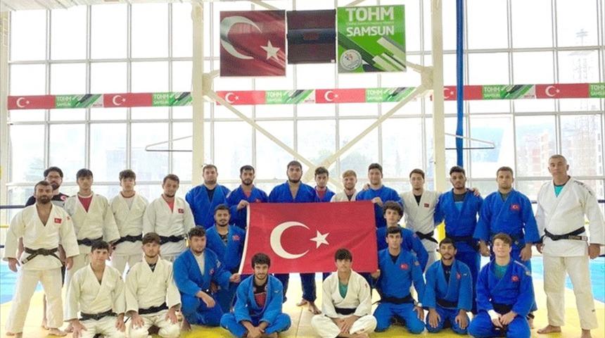 Genç milli judocular, Zafer Bayramı'nı kutladı