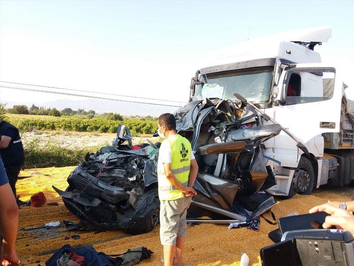GÜNCELLEME - Manisa'da zincirleme trafik kazasında 3 kişi öldü, 5 kişi yaralandı G1