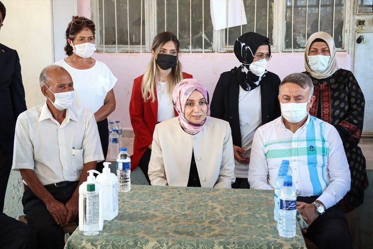 AK Partili Leyla Şahin Usta, Mersin'deki yangında zarar gören alanlarda incelemede bulundu G1