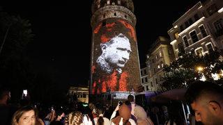 Galata Kulesi'nde 30 Ağustos Zafer Bayramı'na özel görsel şölen