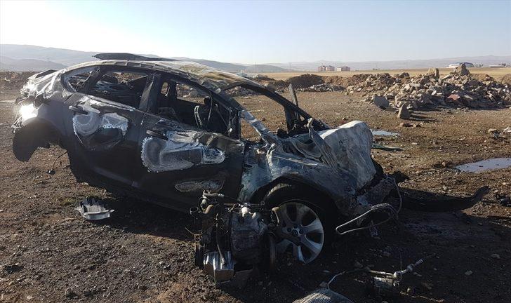 Bingöl'de devrilen otomobil yandı G1