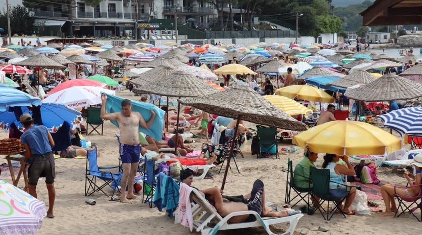Sezonun bitimine sayılı günler kala plajlar doldu taştı