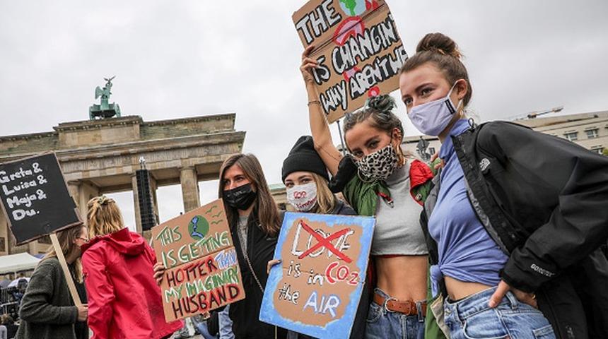 Berlin'de &uuml;niversite kantinlerinde &ccedil;ok b&uuml;y&uuml;k oranda 'iklim dostu etsiz yemekler' satılacak