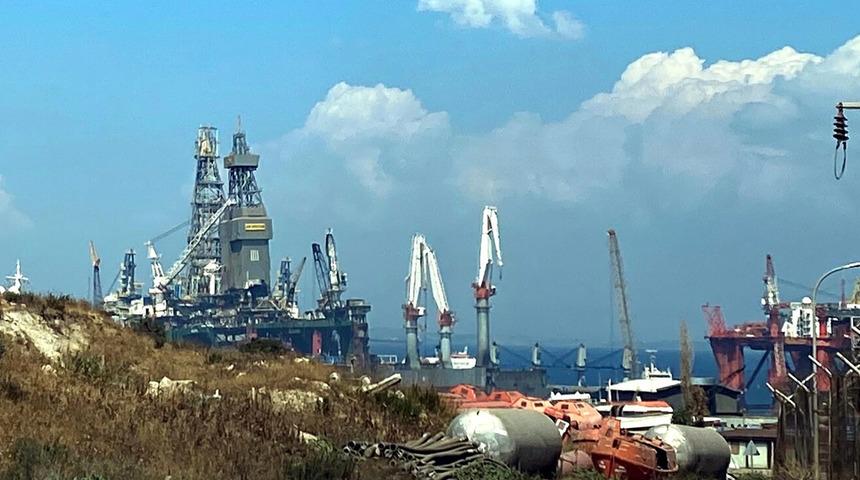 İzmir'de gemi söküm tesisi yakınında asbest tespit edildi