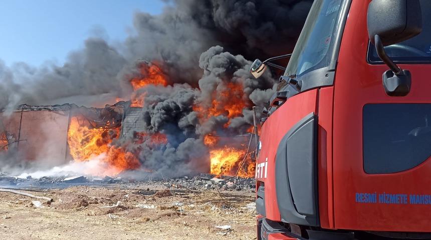 Mardin'de plastik atık fabrikasında yangın