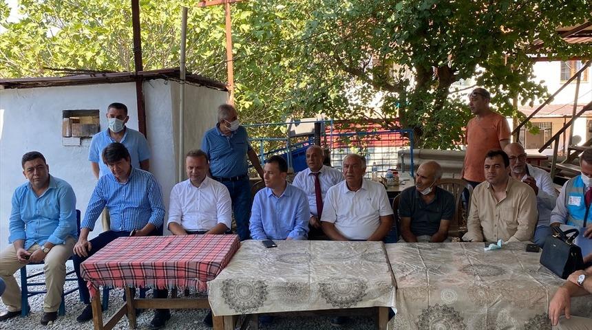 AK Parti Genel Sekreteri Fatih Şahin, Bodrum'da yangından zarar gören mahalleleri ziyaret etti: