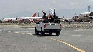 ABD askerlerinin terk ettiği Kabil Havaalanı böyle görüntüledi