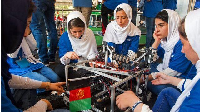 Genç kadınlar 2017'de Uluslararası Robot Şampiyonası'na katılan ilk Afgan takımı oldu