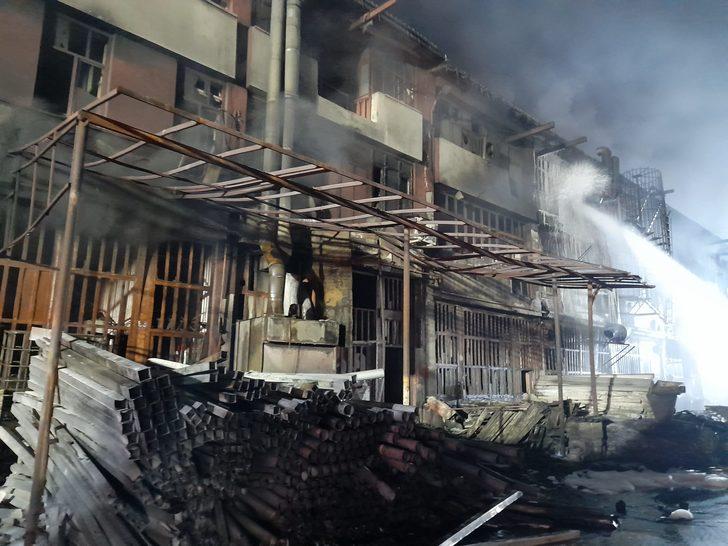 Son Dakika: İkitelli Çevre Oto Sanayi Sitesi'nde yangın çıktı G2