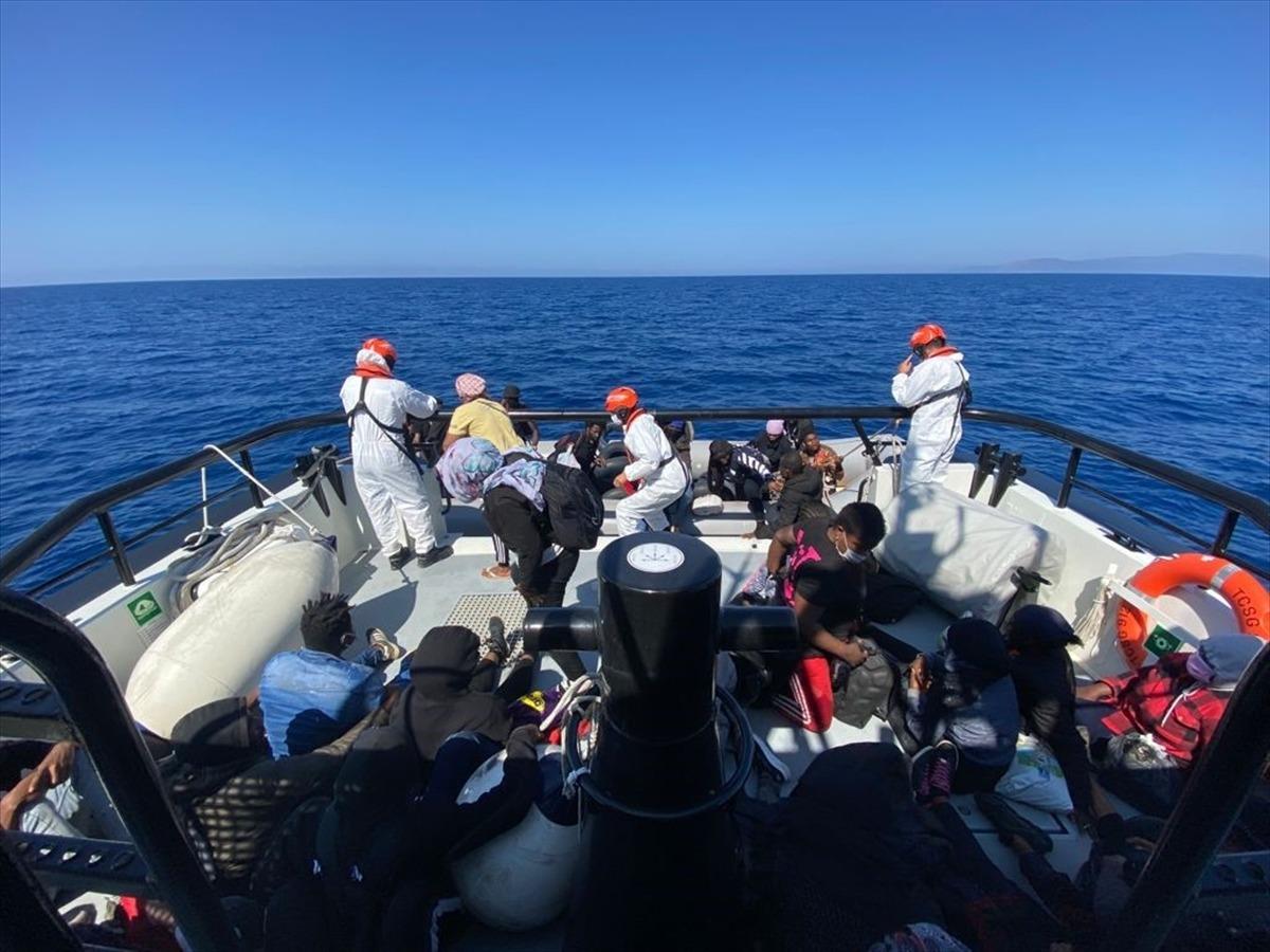İzmir'de 166 d&uuml;zensiz g&ouml;&ccedil;men kurtarıldı