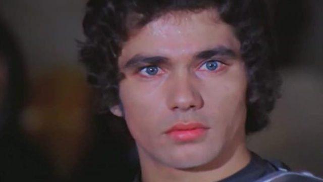 Her şeyi bir kenara bırakıp kabuğuna çekildi! Yeşilçam'ın yakışıklı oyuncusu Sertan Acar bakın şimdi ne yapıyor?