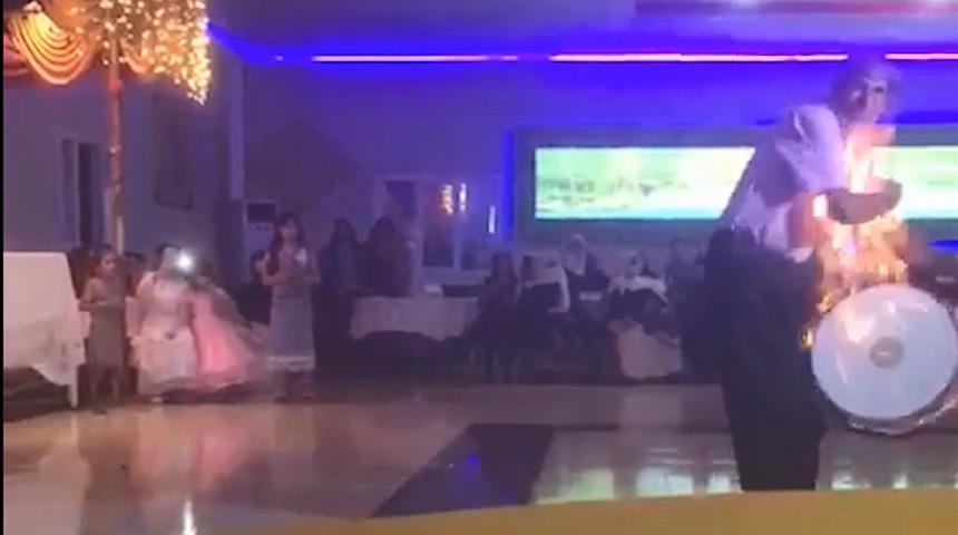 Düğünde akılalmaz kaza! Alevli şov yapan davulcu kendini yaktı