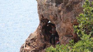 Yer: Antalya! Evsiz adam uçurumun kenarında ölümle burun buruna yaşıyor