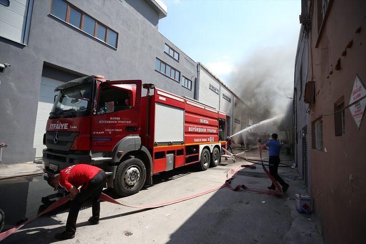 GÜNCELLEME - Bursa'da tekstil atölyesinde çıkan yangına müdahale ediliyor G1