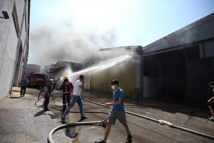 GÜNCELLEME - Bursa'da tekstil atölyesinde çıkan yangına müdahale ediliyor G2