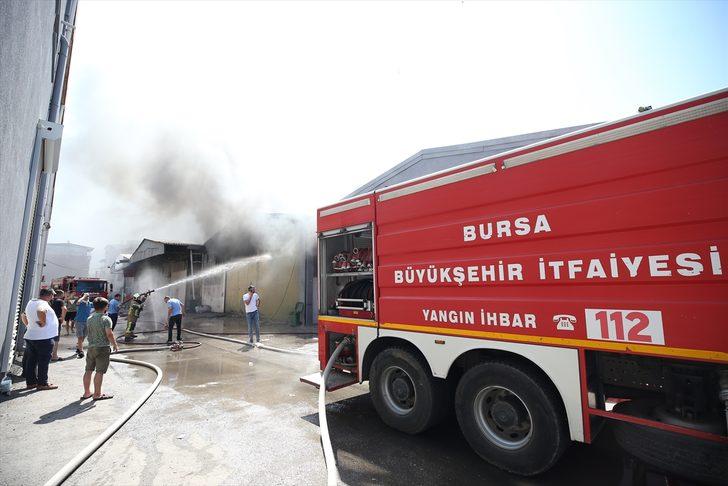 GÜNCELLEME - Bursa'da tekstil atölyesinde çıkan yangına müdahale ediliyor G3