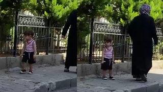 Tepki çeken görüntü! Çocuğu belinden iple bağlayıp gezdirdi