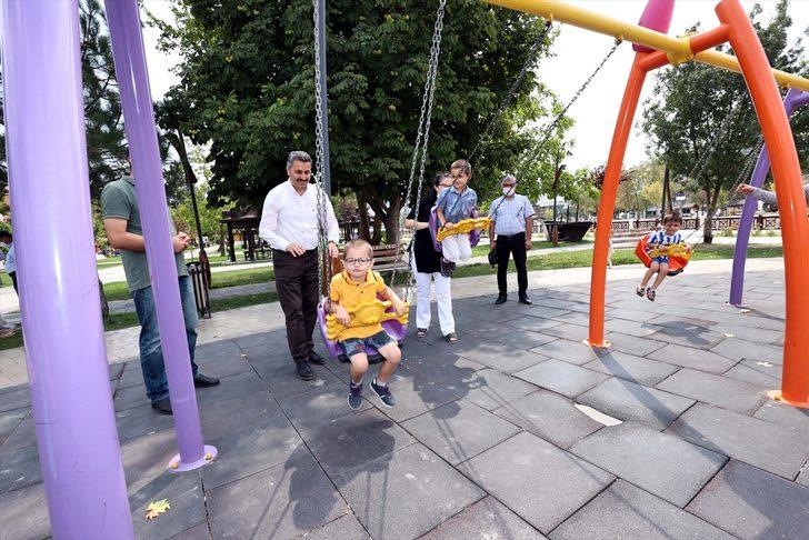 Tokat Belediye Başkanı Eroğlu ikizlerin "aynı renkte salıncak" isteğini yerine getirdi G1