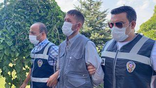 Kendisini aldattığını iddia ettiği eşini sokak ortasında bıçakladı