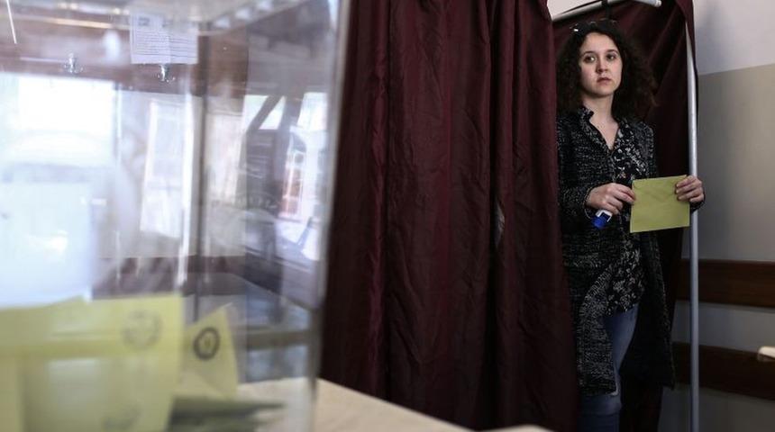 Yeni se&ccedil;im yasası: Baraj y&uuml;zde 7, se&ccedil;ime girmek i&ccedil;in 'grup kurmak yeterli olmayacak'