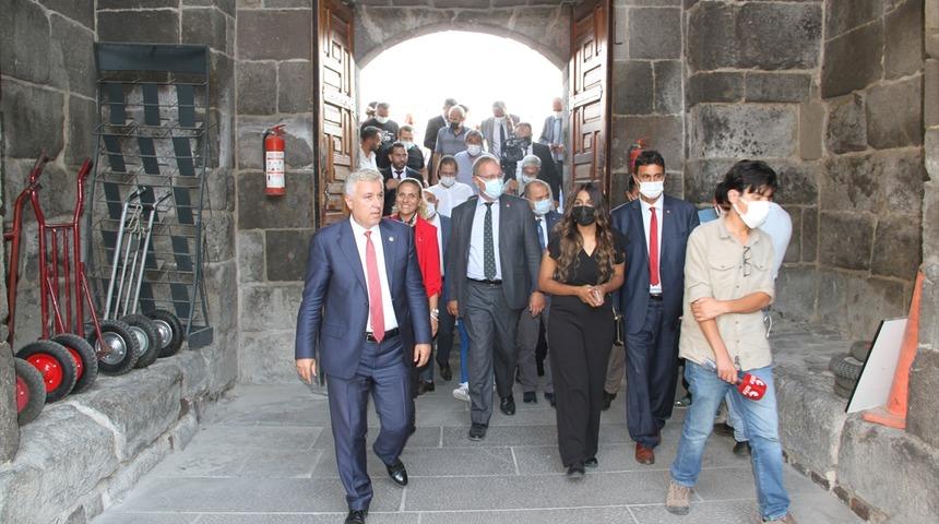 CHP Sözcüsü Öztrak, Kayseri'de esnafı ziyaret etti