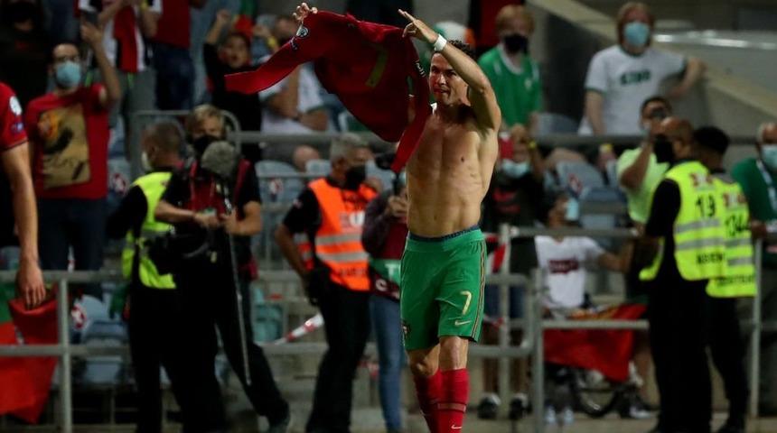 Ronaldo, 'milli formayla en &ccedil;ok gol atan erkek futbolcu' oldu